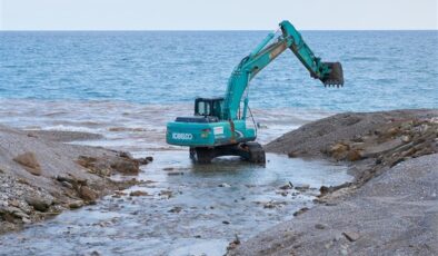 DSİ, Aydın ve Muğla’daki yangınlara iş makinaları ile destek verdi